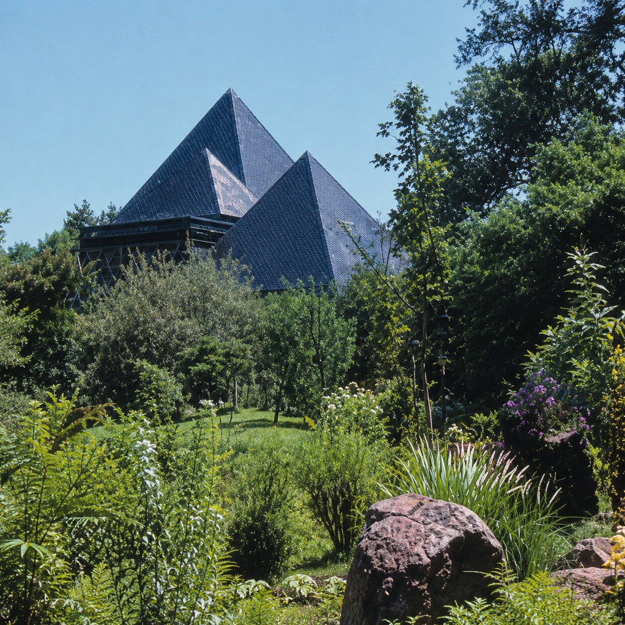 Osho Ashram Spiritual in Pune India image 4
